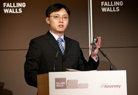 Victor Sim presenting on Breaking the Wall of Wasted Water at the Falling Walls Lab 2013