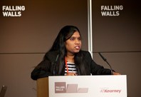 Komalirani Yenneti presenting in how to break the Wall of Energy Transition at the Falling Walls Lab 2013