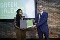 Melissa Sikosana (GT 2014) is awarded for having given the best science slam