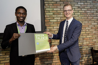 Eyram Norgbey (GT 2017) is awarded for best elevator pitch