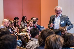 Professor Teutsch addresses early career researchers at UFZ